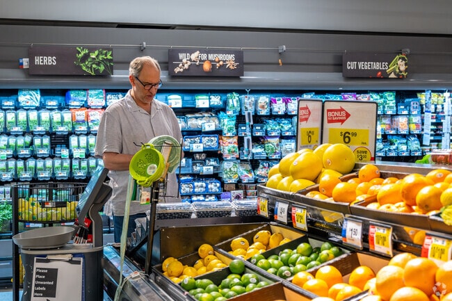 Giant is a great place to shop in Lake Walker.