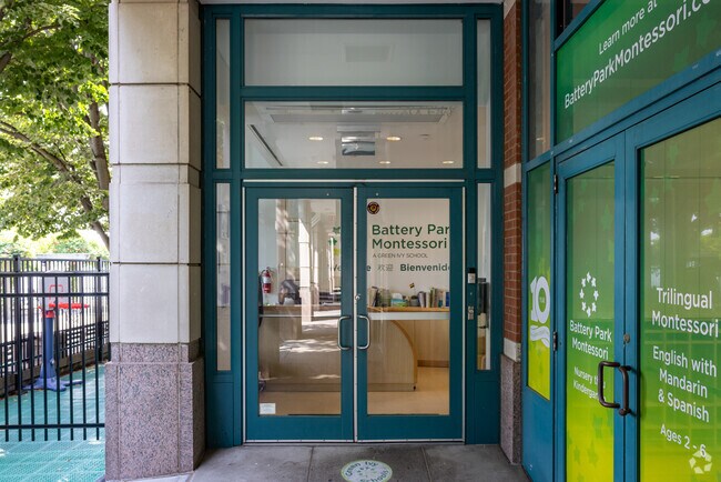 Battery Park Montessori is a Green Ivy School.