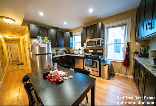 35 Calumet St unit 2, Roxbury Crossing, MA 02120 - photo 4