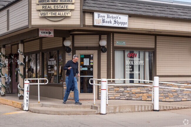 Idyllwilde is just a short drive from Poor Richard's Book Shoppe, one of few used book stores in the area.