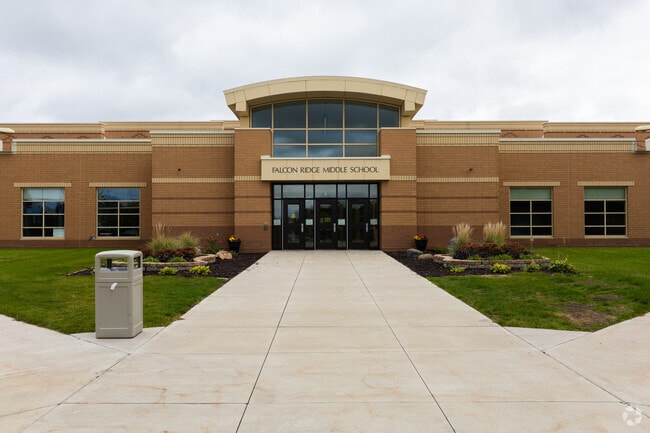 Falcon Ridge Middle School provides education in the neighborhood of 
Apple Valley.