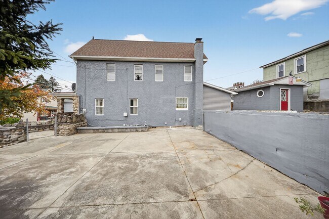 2035 Delaware St, Dunmore, PA 18512 - photo 5