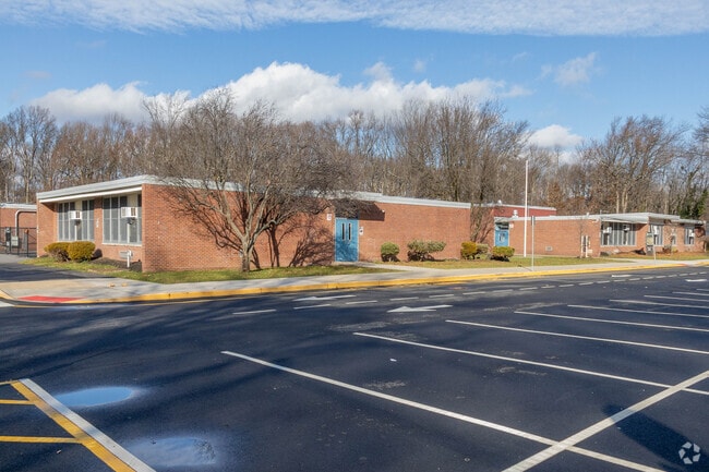 The student-teacher ratio at Kennedy Park School is 18 to 1.