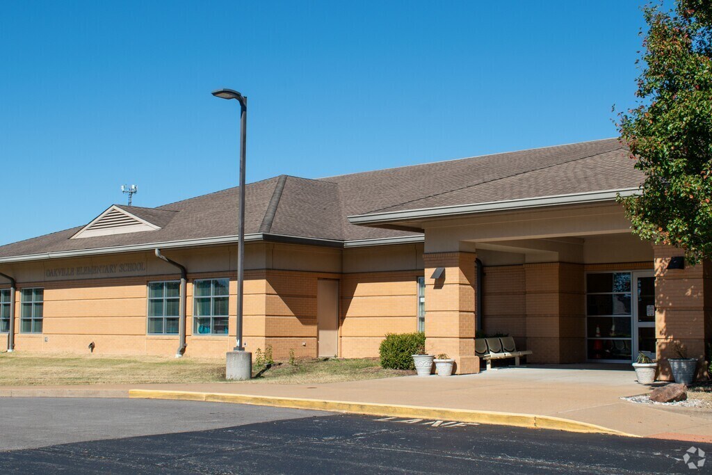 Oakville Elementary School serves students in the Oakville community.