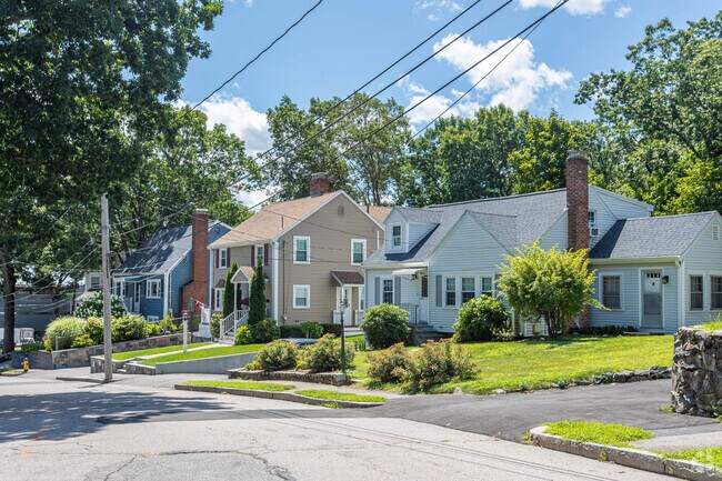 You can also find a range of cap cod homes in the town of Bentley College.
