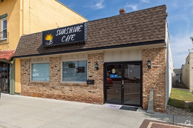 Sunshine Cafe in Eldora serves breakfast and lunch fare, like its signature Sunshine Chicken.