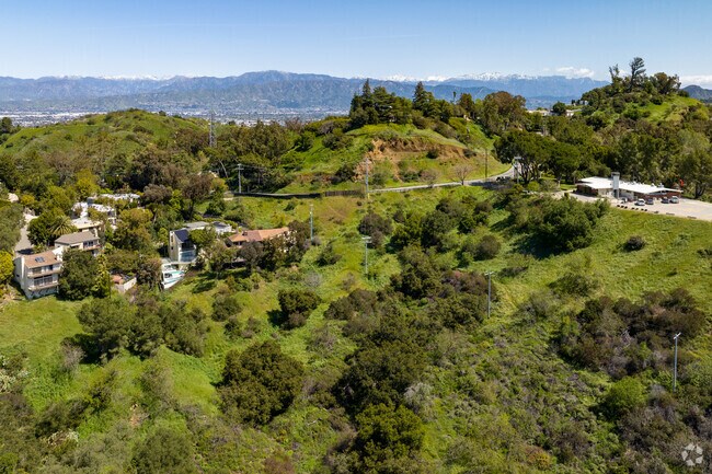 Franklin Canyon Park hills towards Santa Monica Mountains with hill homes