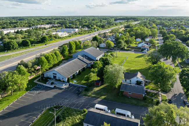 Ample parking makes pickups easy at WSC Academy.
