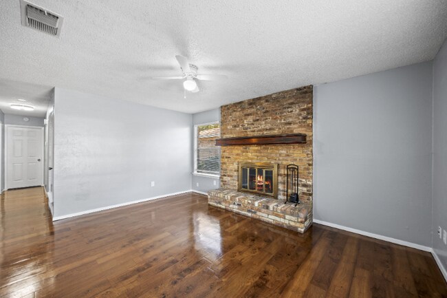 2208 Viewtop Ln unit B, Arlington, TX 76012 - photo 4