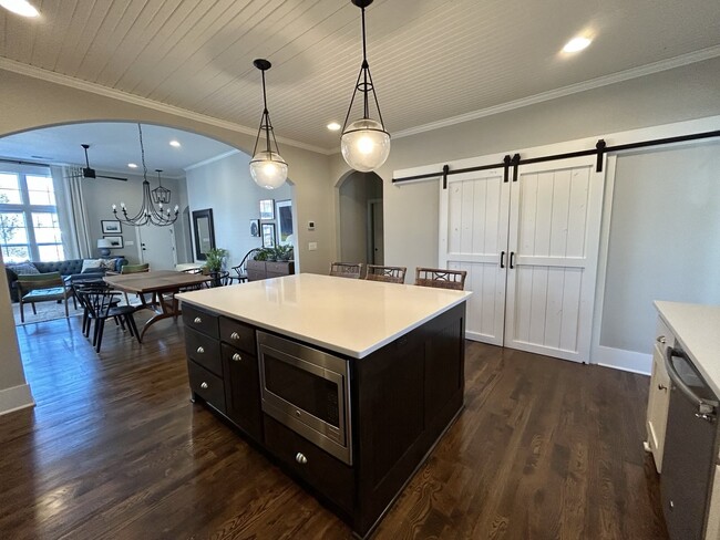 405 E 32nd Ave, Kansas City, MO 64116 - photo 4