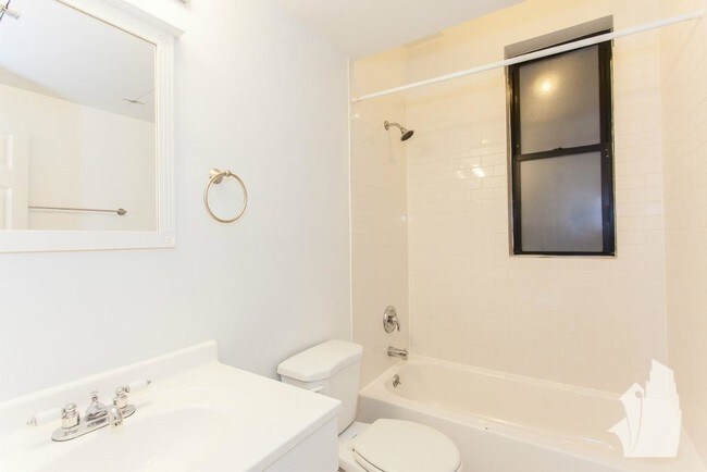 2134 W Concord Place unit 1R, Chicago, IL 60647 - photo 7