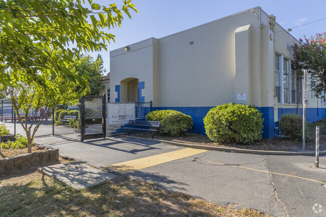 Stone Bridge is part of the Napa Valley Unified School District.