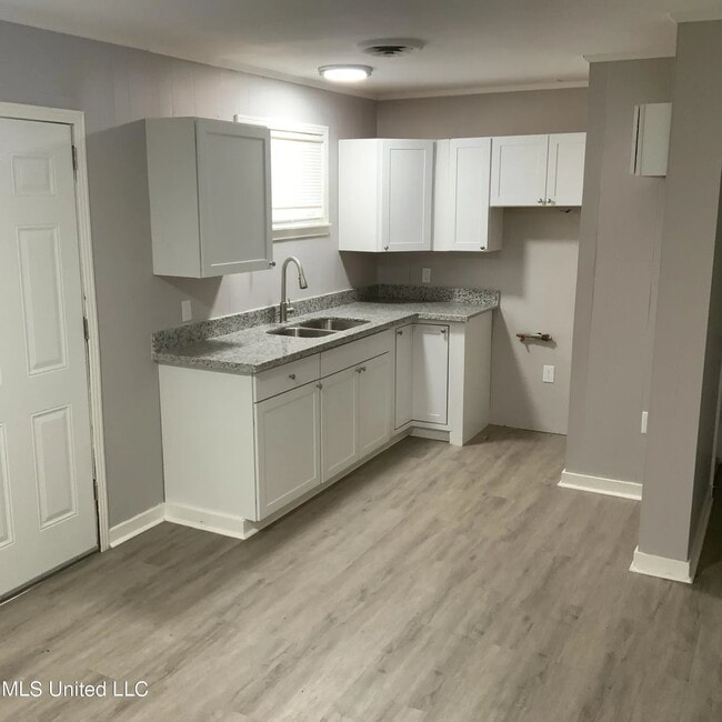 1144 McCluer Rd, Jackson, MS 39212 - photo 4