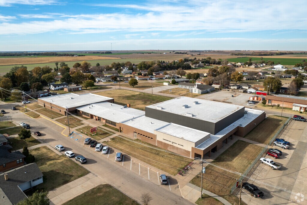 Hoisington Middle School is located in the northern part of the city.