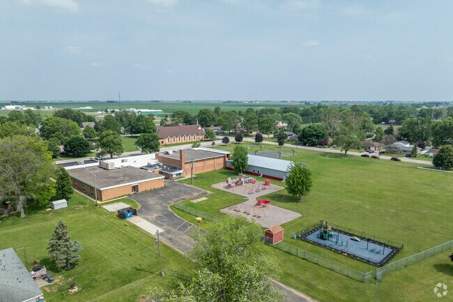 Thomasboro Grade School has a student-teacher ratio of 9 to 1.