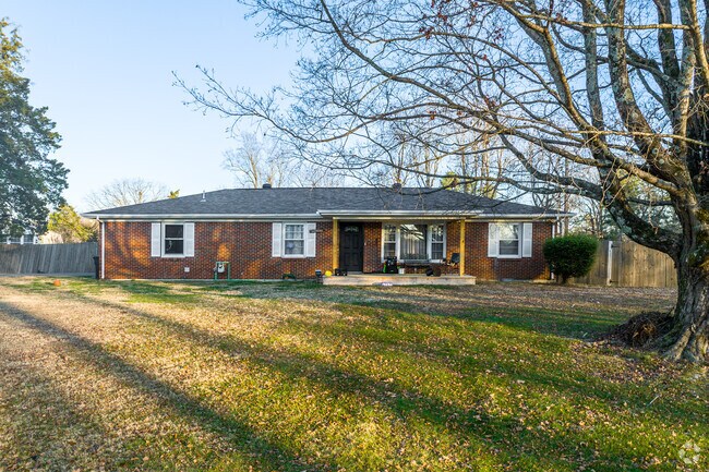 Brick ranch homes line the streets of Charlotte.