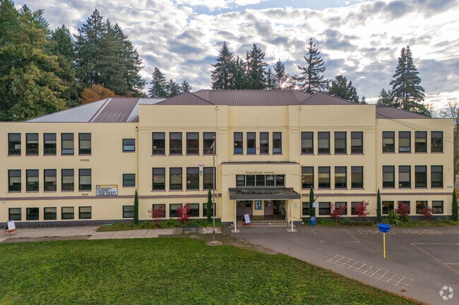 The entrance to Englewood Elementary School in Salem, Oregon.