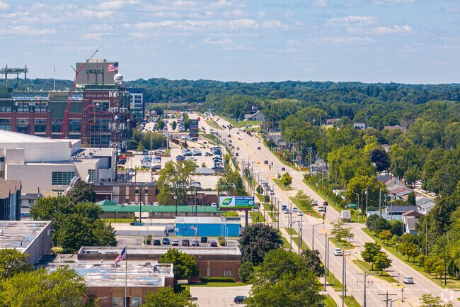 Olde Norwood residents utilize Lombardi Avenue to travel to Lambeau Field and other locations.