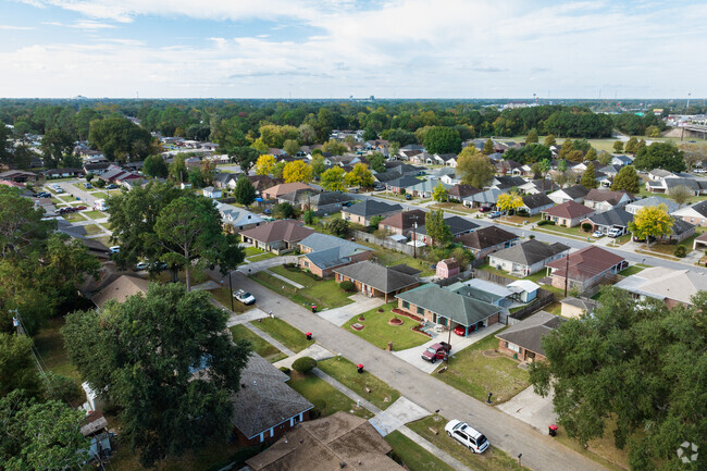 Evangeline provides residents with a suburban feel only minutes away from downtown.
