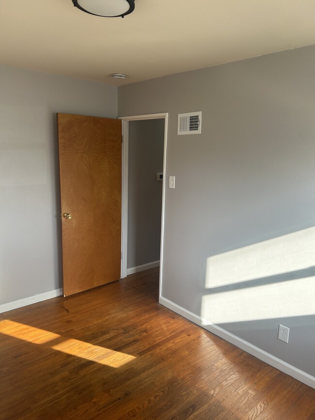 1900 W Clark St, Saint Charles, MO 63301 - photo 6