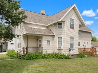 720 Pine St Unit Upper, Manitowoc, WI 54220