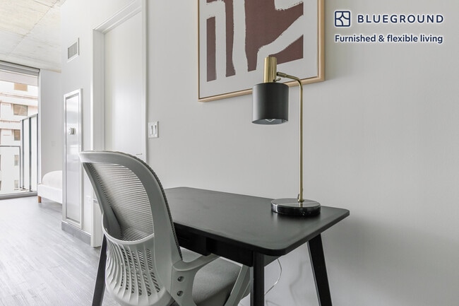 60 E Randolph St unit FL10-ID1345, Chicago, IL 60601 - photo 5