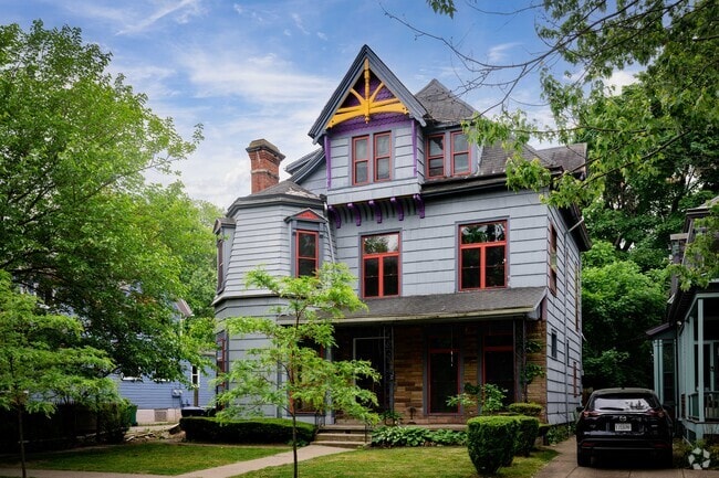 Homes in Lakeview often have plenty of detail.