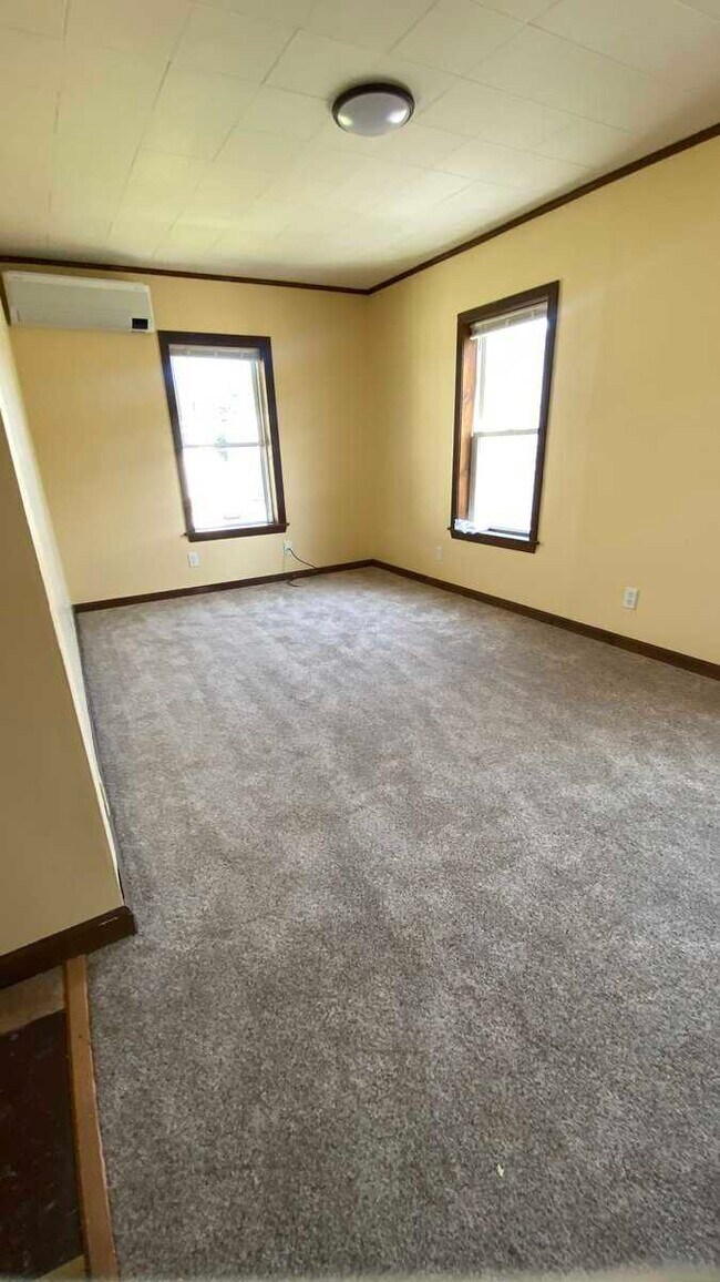 6 Hill Ave unit 2, Easthampton, MA 01027 - photo 3