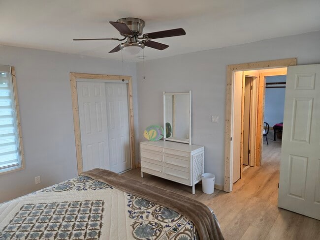 110 Freesia St unit Redfish Room Unit 6, Everglades City, FL 34139 - photo 4