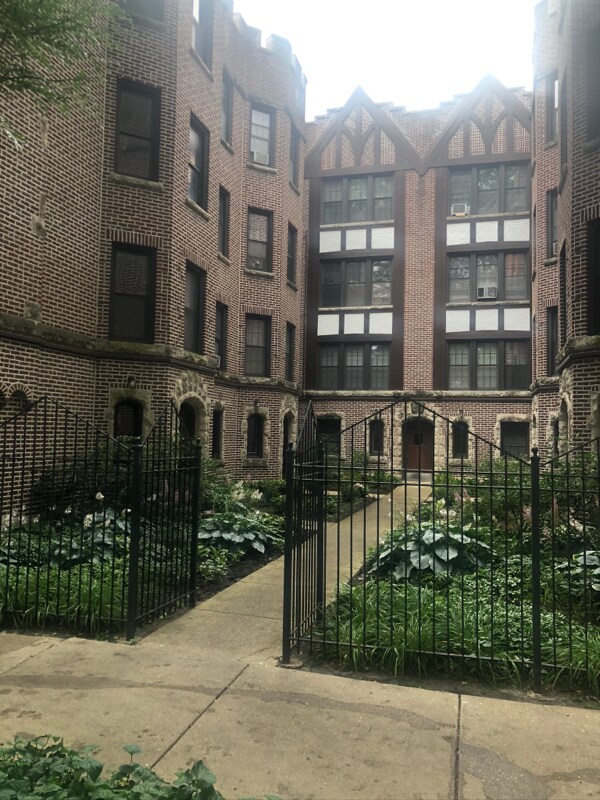 1726 W Thome Ave Unit 2, Chicago, IL 60660