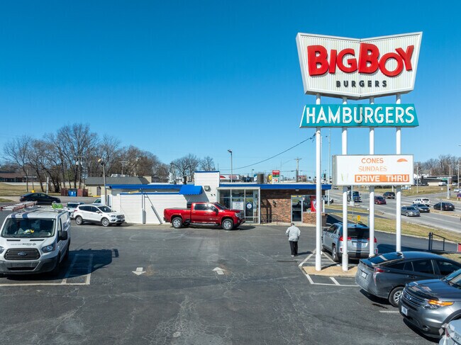With its old-school diner feel, Sterling residents satisfy cravings at Big Boy Burgers.