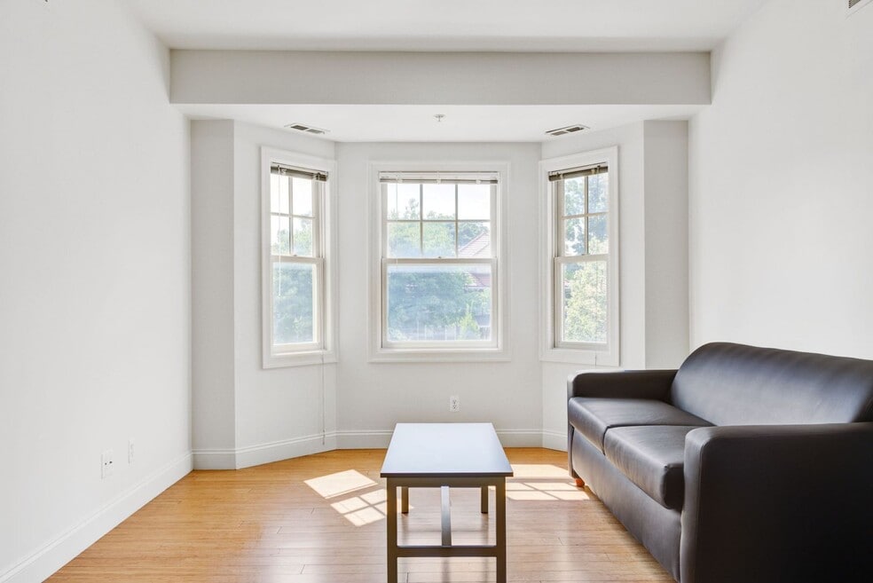 Forest Edge, Ann Arbor, MI 48104 - photo 1