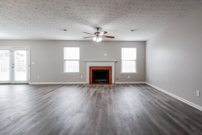 527 Ives Cir NW, Lilburn, GA 30047 - photo 4