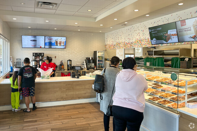 Krispy Kreme has a store with a drive thru in the Traffic Circle neighborhood.