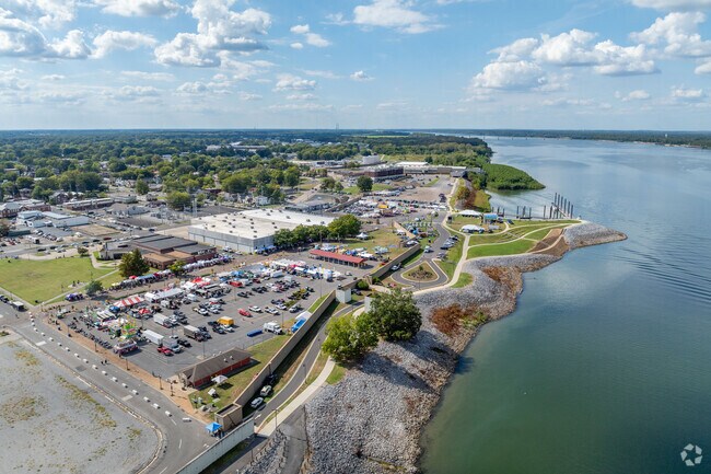 BBQ on The River at Schultz Park in Paducah every year during the Summer.