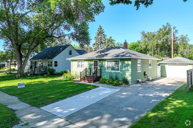 Many homes in Northport are small and cozy.