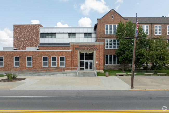 Jefferson Middle School has a student to teacher ratio of 13:1.