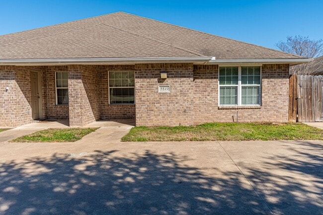 3819 Oldenburg Ln, College Station, TX 77845 - photo 2