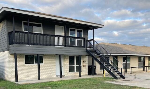 3322 Kingham Rd unit 3, Lake Charles, LA 70601 - photo 1