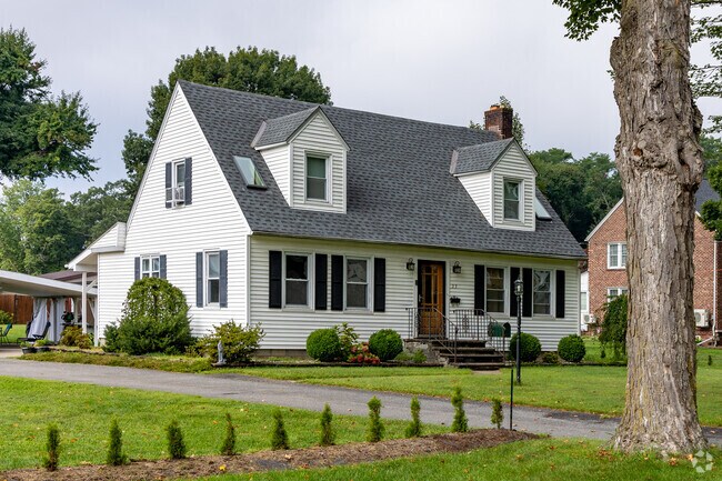 Saugerties borders the Hudson River and provides views of the scenic Catskill Mountains.