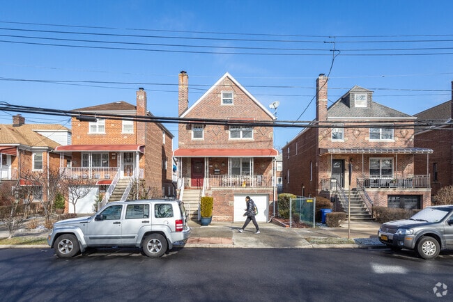 Some rows of detached homes have gabled roofs in Allerton.