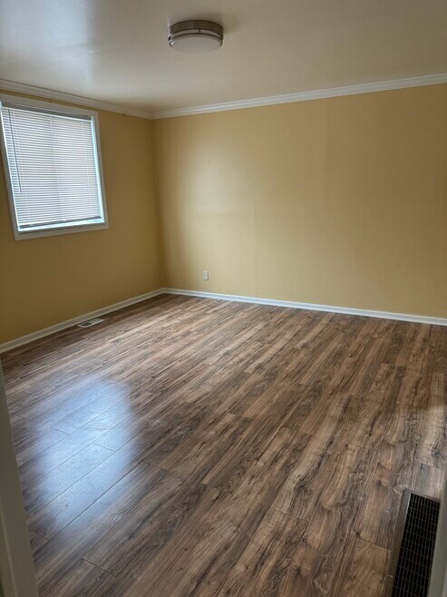 11603 Mitchell St unit 1F, HamtraMcK, MI 48212 - photo 1