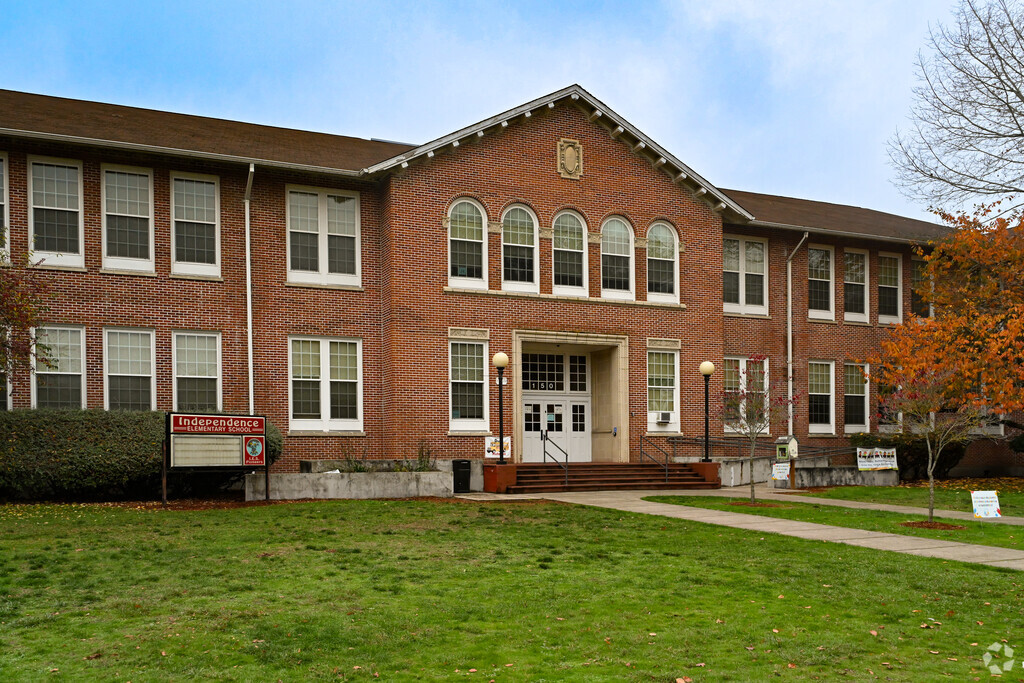 Independence Elementary School provides education in the neighborhood of 
Independence.