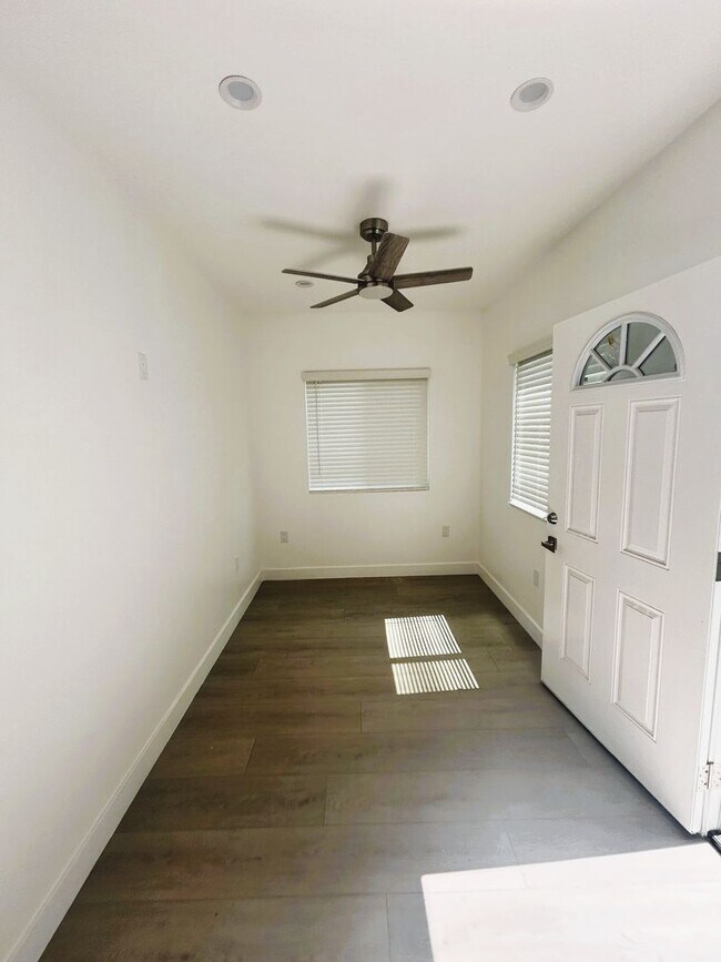 10313 Eldora Ave unit 10319 1/2 Eldora Rea, Sunland, CA 91040 - photo 5