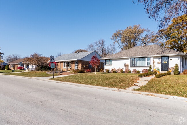 Ranch-style homes are frequent throughout Parkway’s residential blocks.