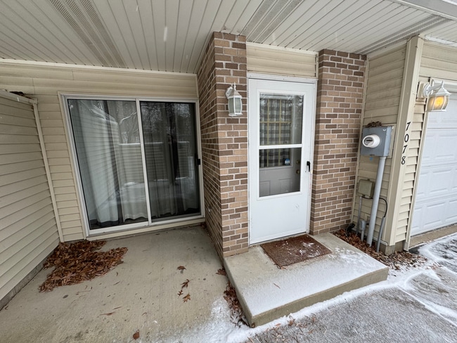 7078 48th St N, Saint Paul, MN 55128 - photo 2