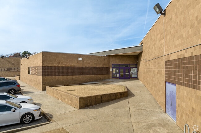 Geeter School in Memphis maintains a student-teacher ratio of 18:1.