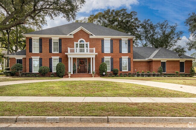 Colonial architecture can be found throughout Di Grado.