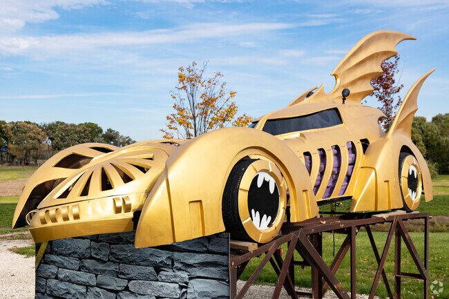 The Volo Car Museum sits on the western edge of Ray Lake Kettle Grove.