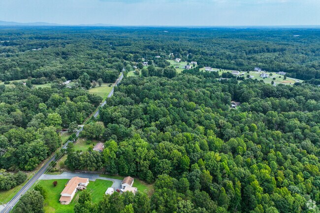 Zion Crossroads residents can easily connect to major cities and return home near the mountains.